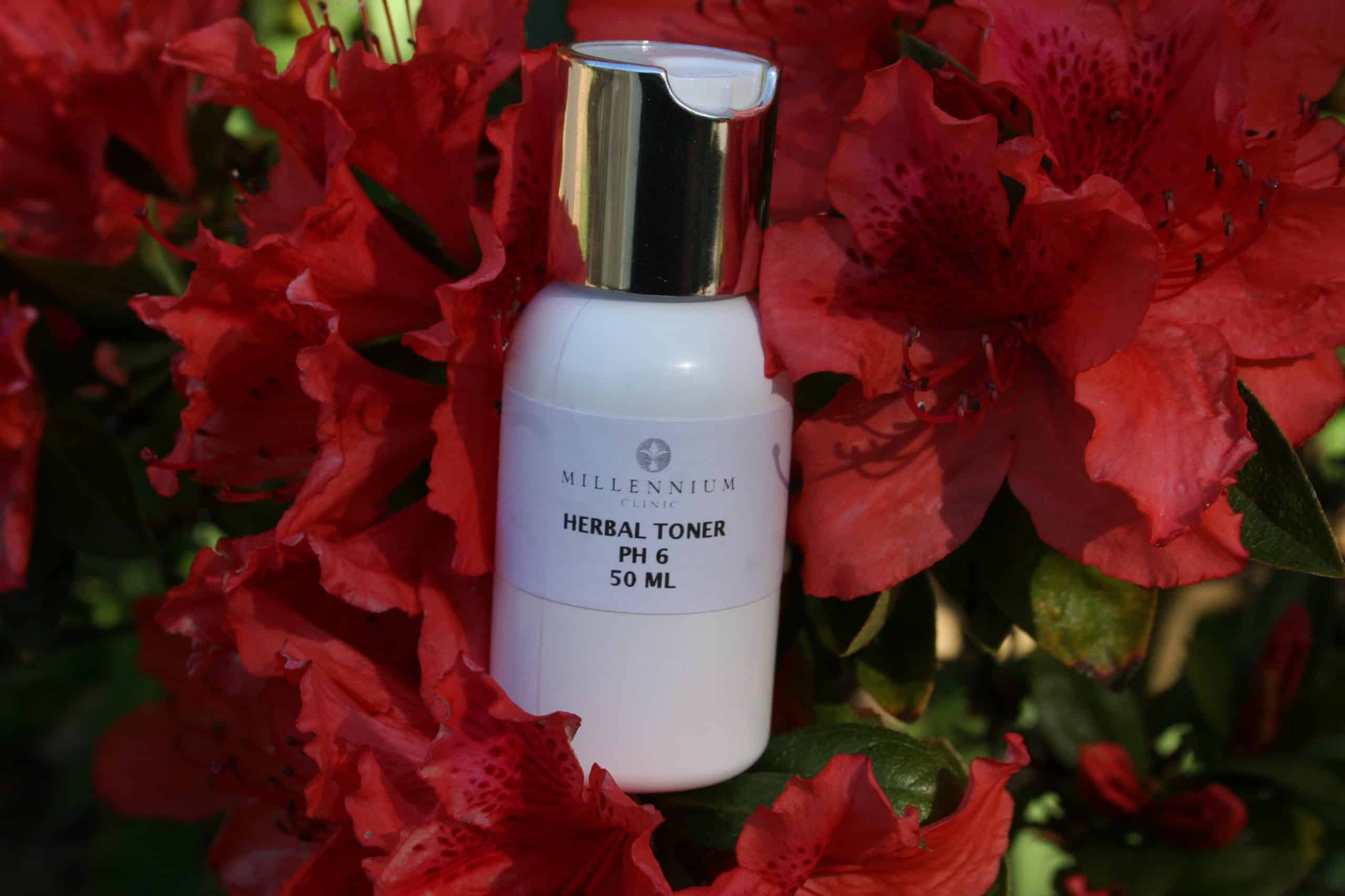 Herbal Toner alcohol free - PH balancing-soothing and rich in nutrients, this toner balances PH minimizes redness and calms skin, rehydrates and replenishes and refreshes, minimizes the pores